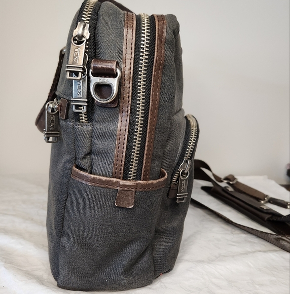 Tumi Messenger Laptop Bag Travel Set - Picture 4 of 16